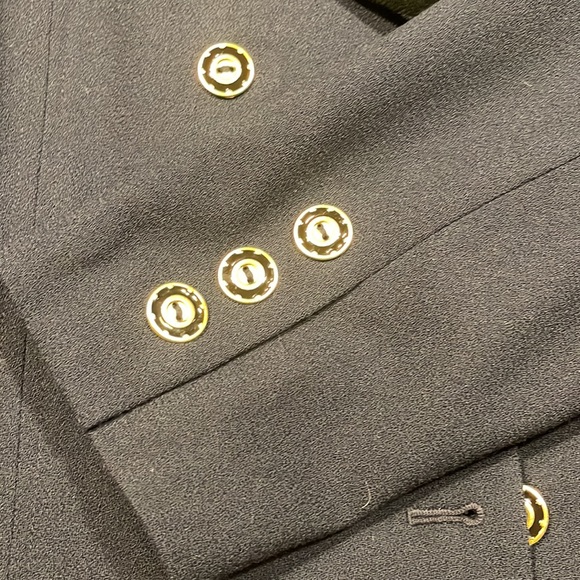 Ladies Suit - Picture 4 of 4